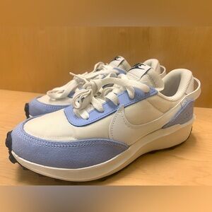 Nike Women's Sneakers in Cream and Light Blue